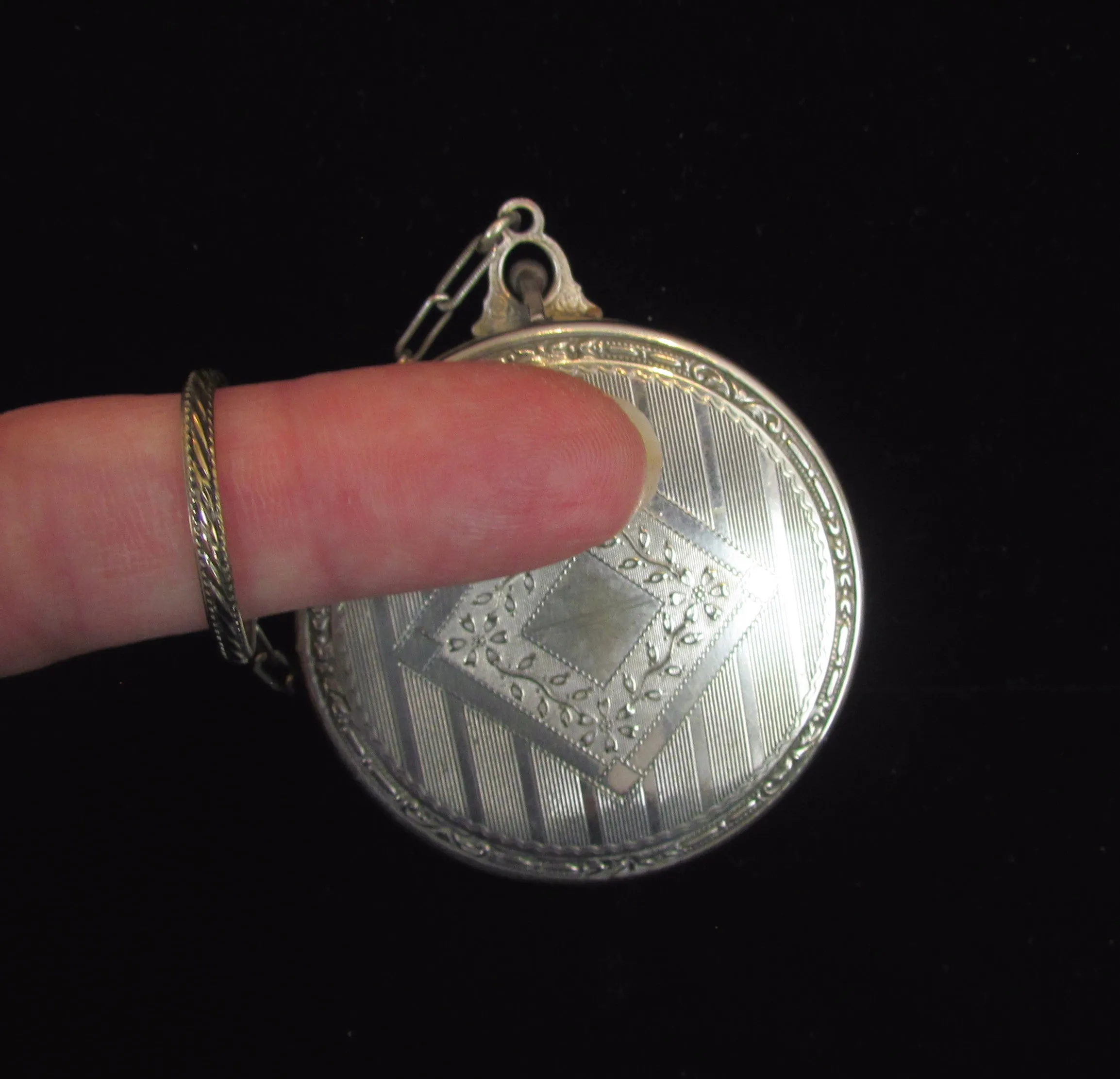 Edwardian Silver Compact Purse Finger Ring