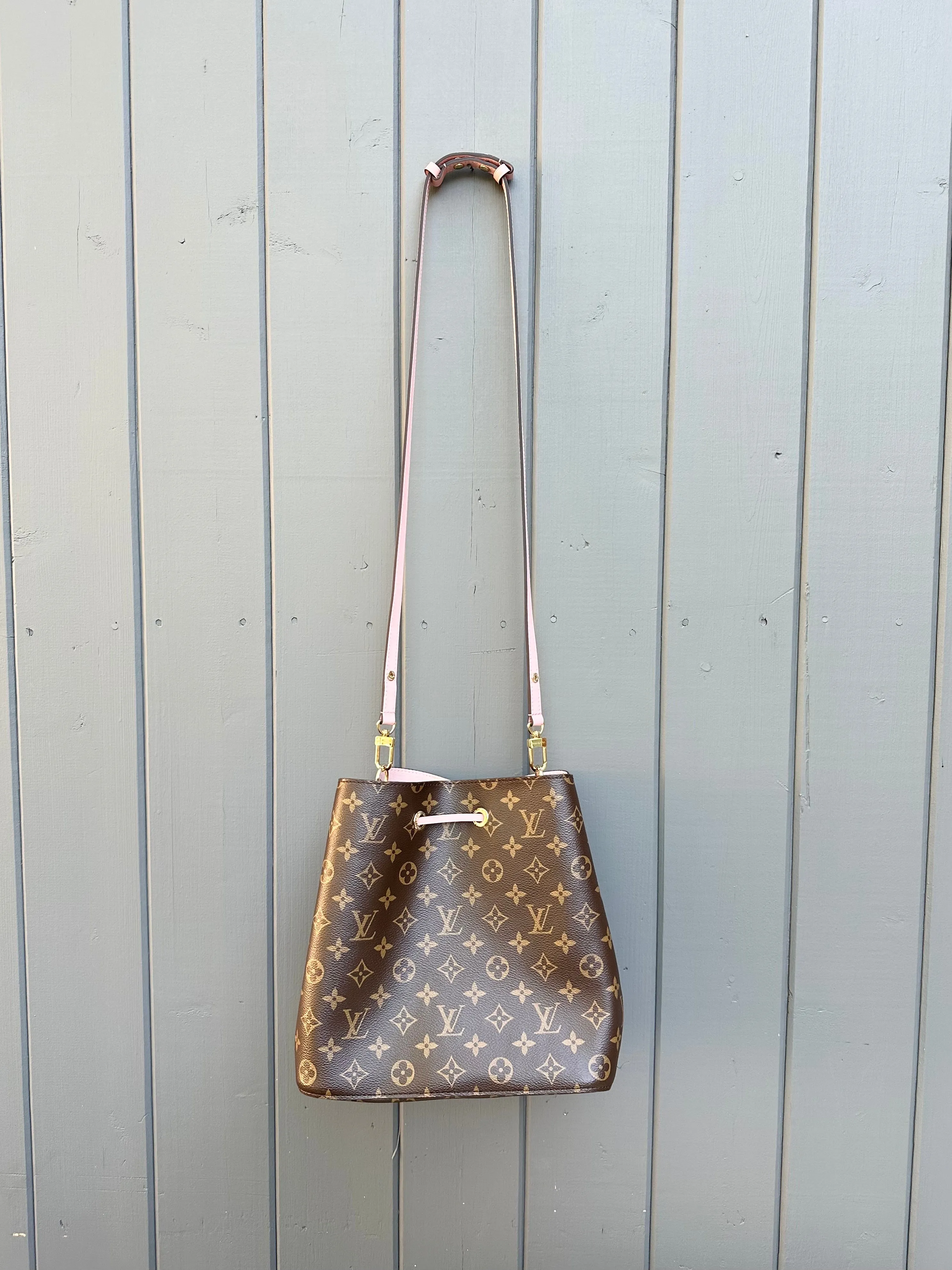 LOUIS VUITTON Monogram Neonnoe MM Bucket Bag